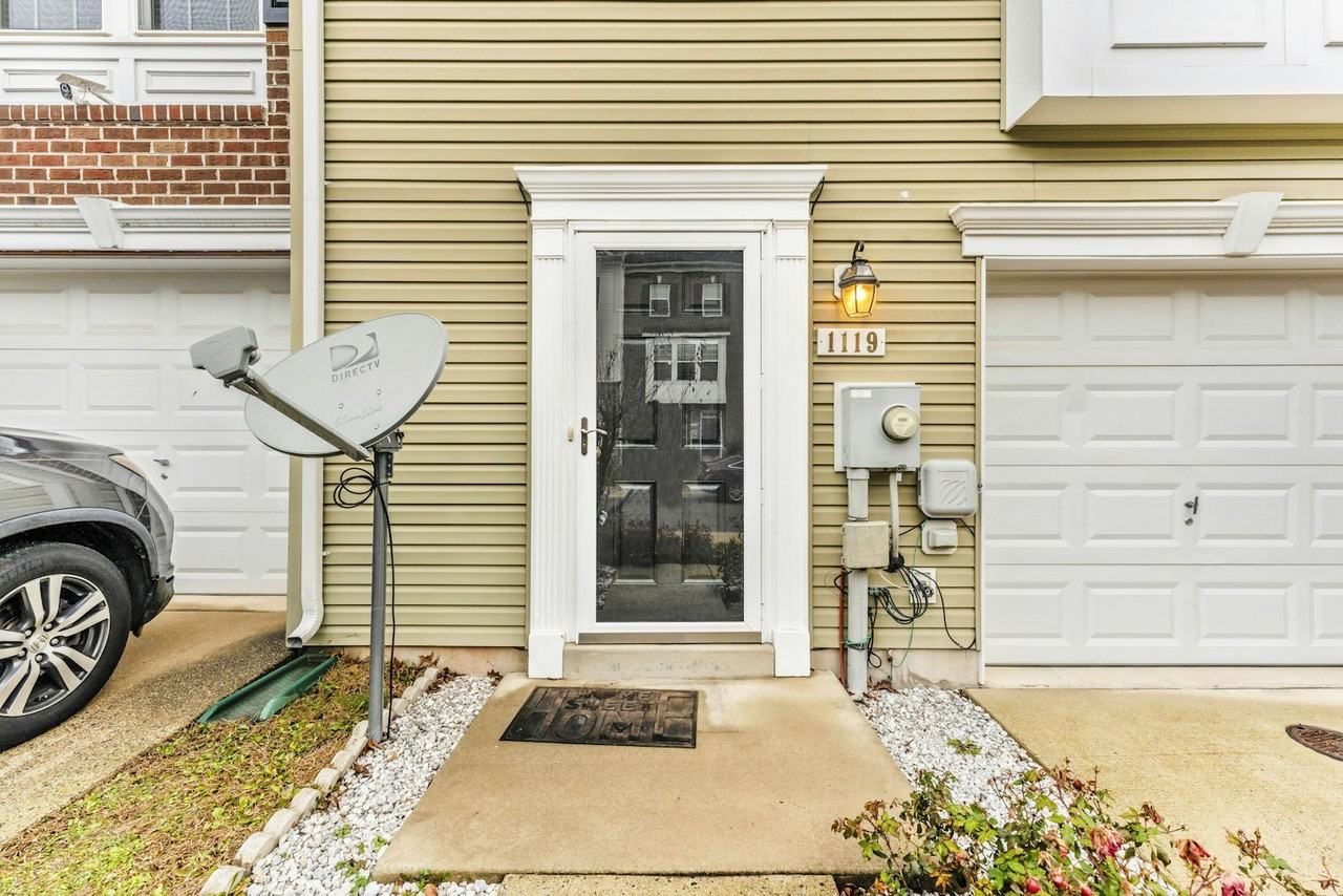 1119 Frontline Dr - Photo 3 of 50