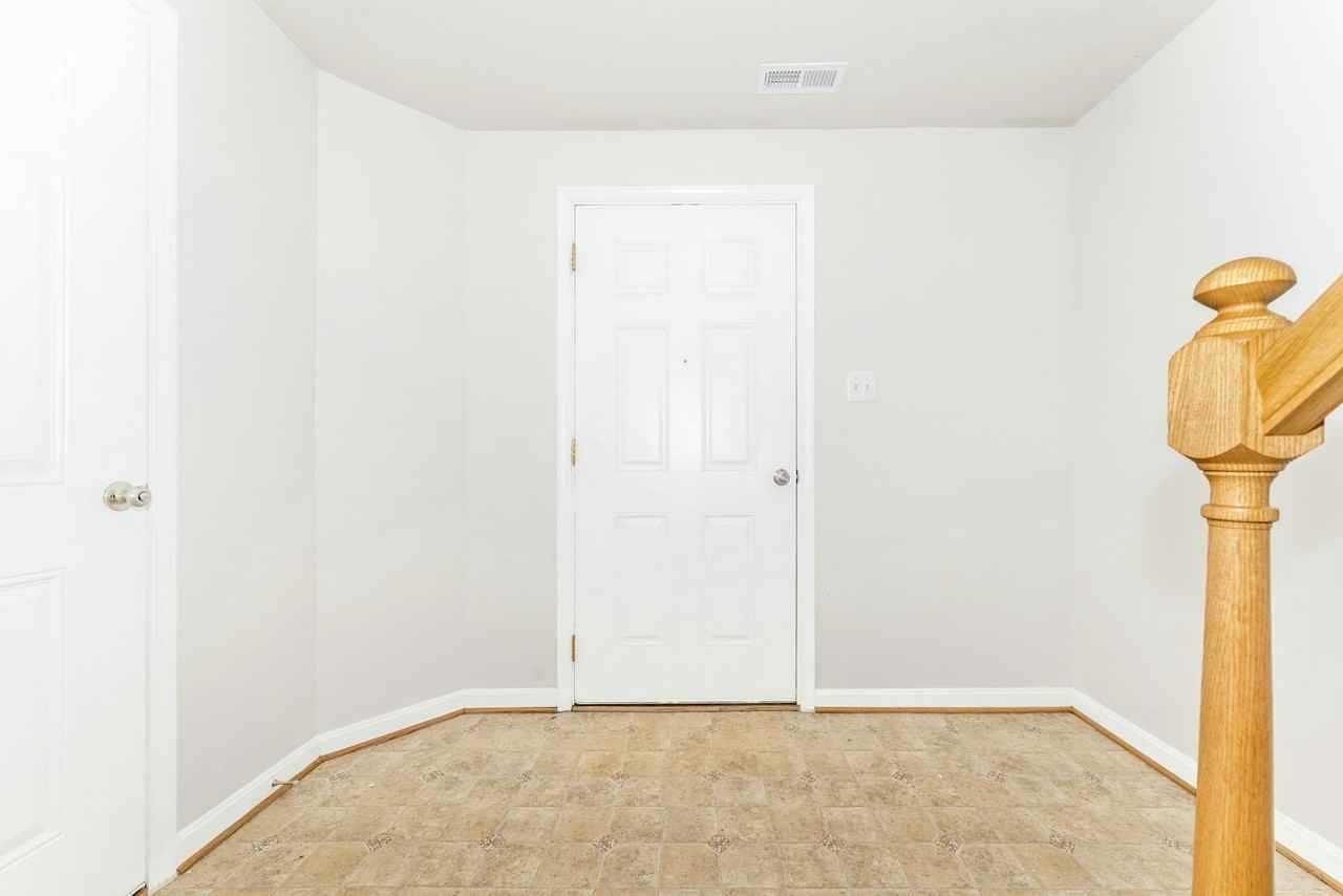 1119 Frontline Dr - Photo 5 of 50