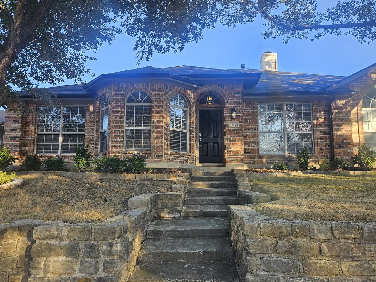 912 Wisperwood Dr #NA - Photo 2 of 34