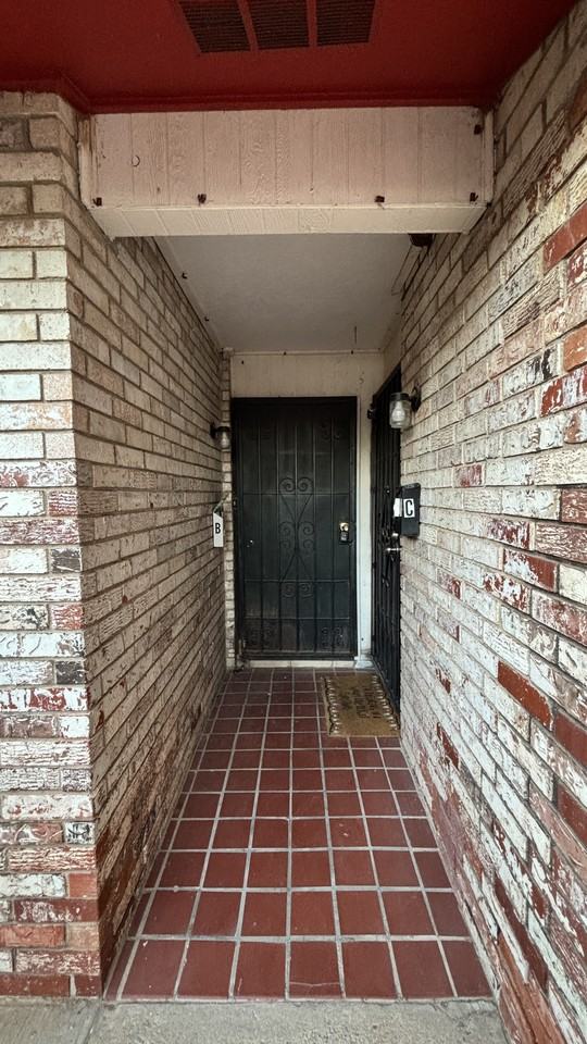 10529 Gran Cima Lane Unit B - Photo 2 of 34