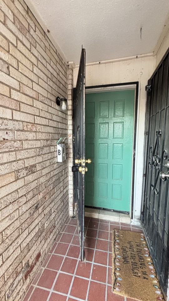 10529 Gran Cima Lane Unit B - Photo 3 of 34