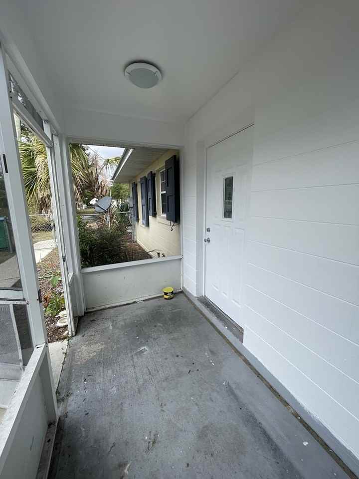 211 SE 1st Ave - Photo 2 of 18