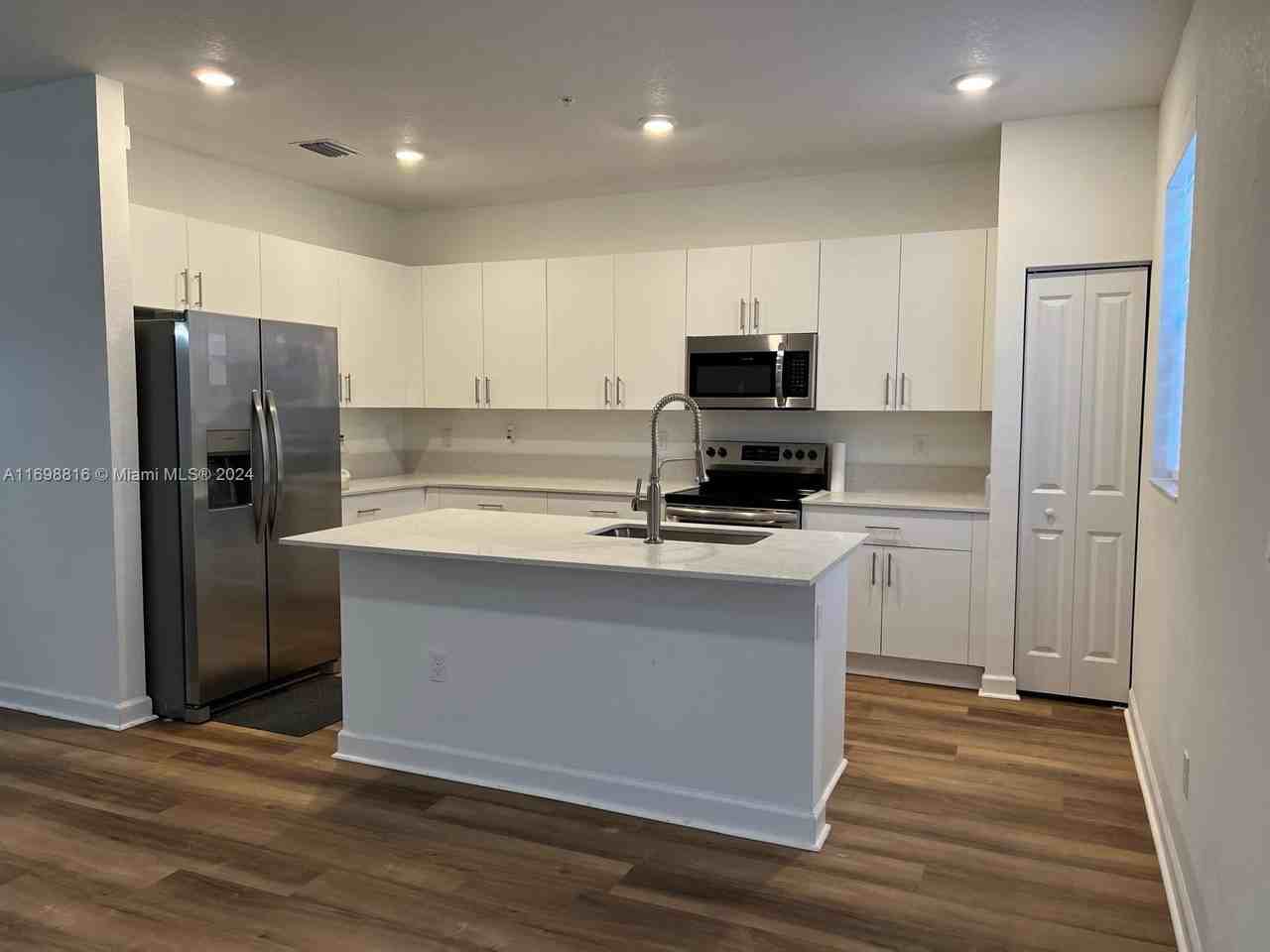 256 Sw 159th Ter #256 - Photo 7 of 27