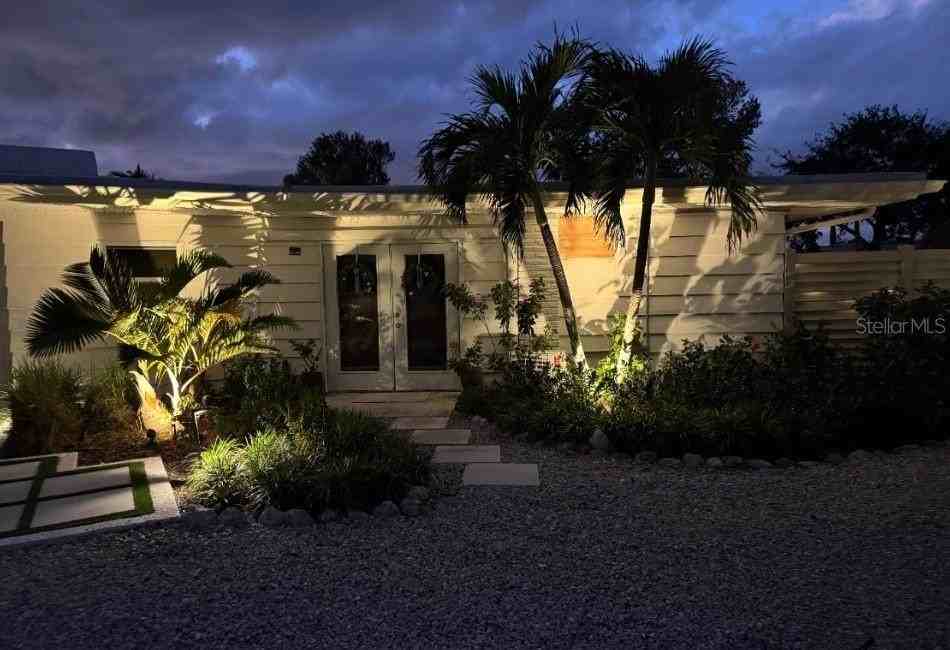 6304 Beechwood Avenue - Photo 3 of 41