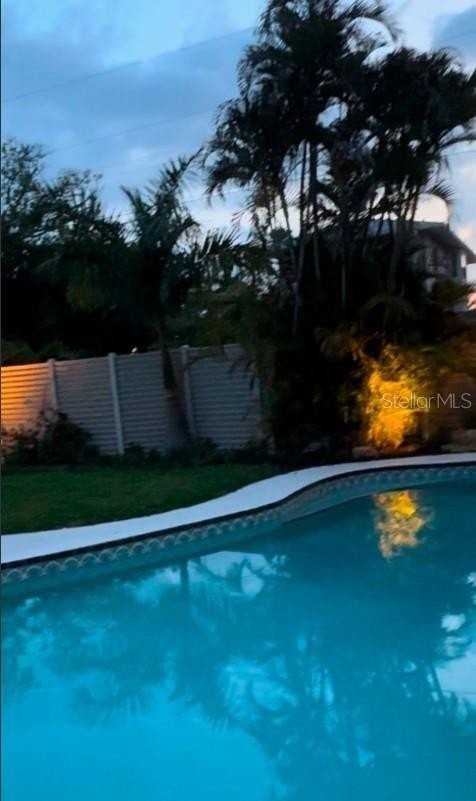 6304 Beechwood Avenue - Photo 7 of 41