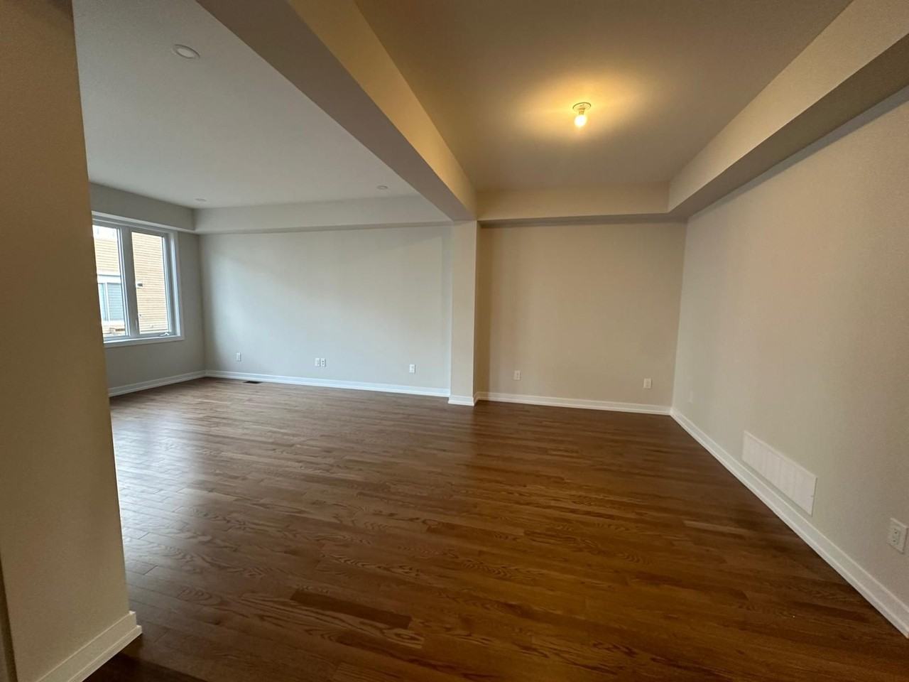 64 Hackamore Cres #1 - Photo 2 of 10