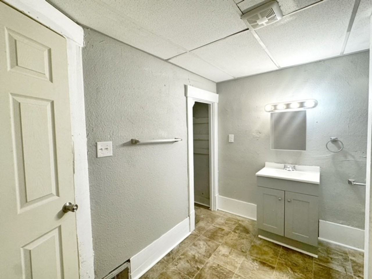 512 Troy Pl Nw - Photo 2 of 6