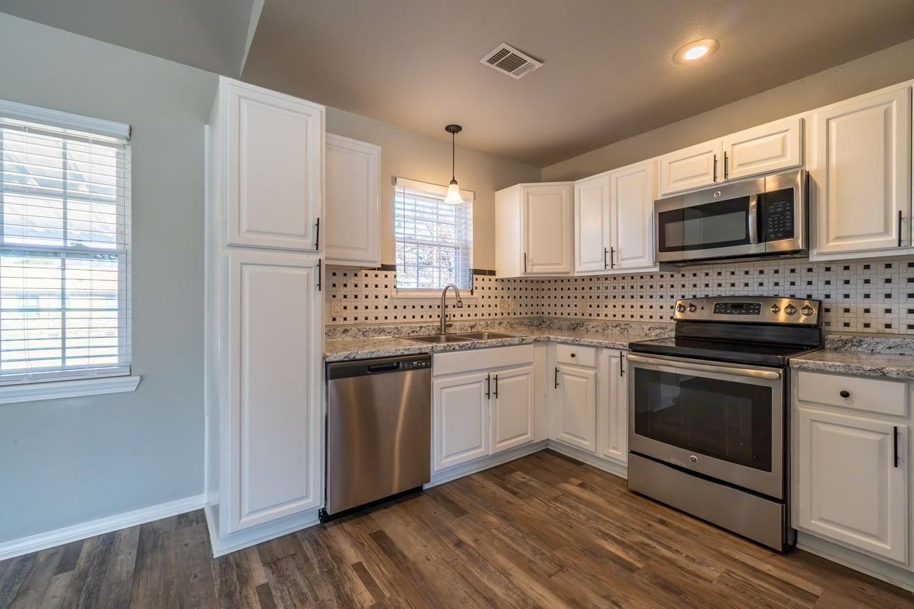 1511 Houston Street - Photo 7 of 21