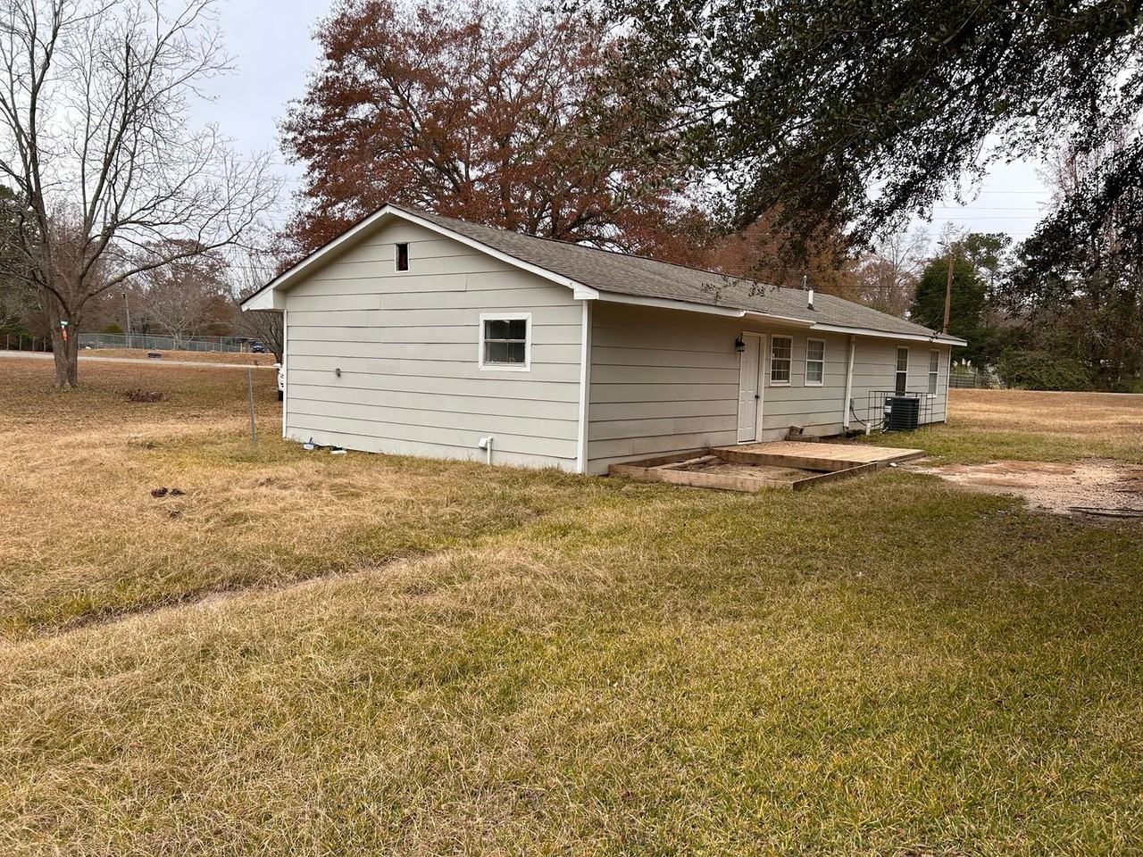 517 Lawrence Dr - Photo 3 of 23