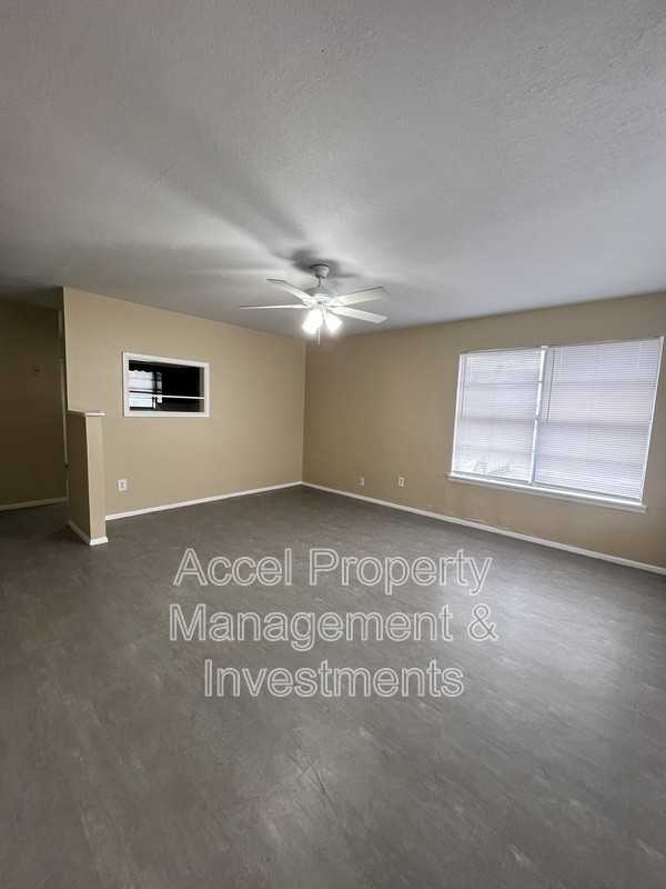 2401 Gumwood Ave #6 - Photo 3 of 7