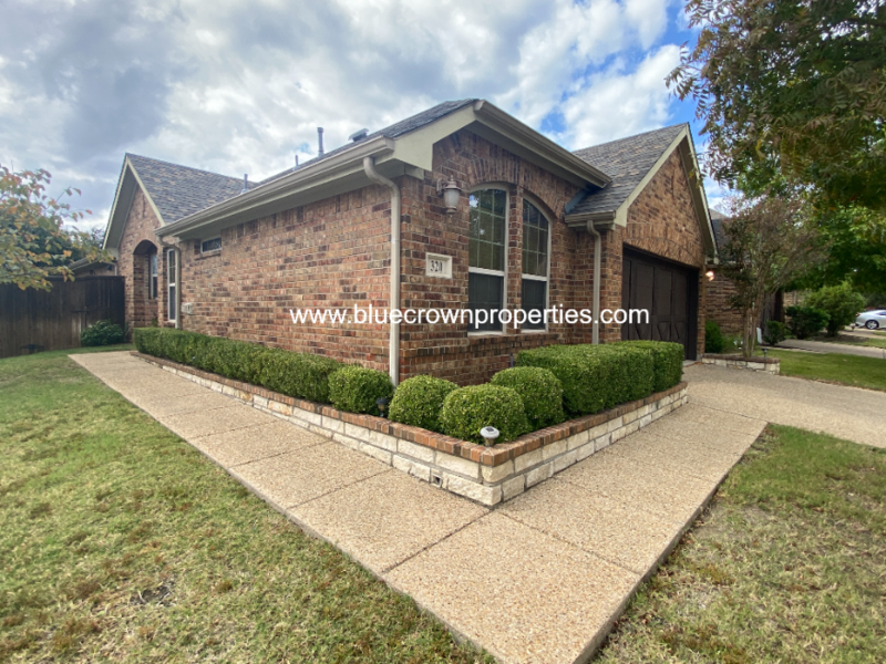 320 Eastland Dr - Photo 3 of 22