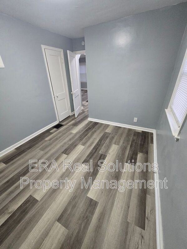 2403 Parkwood Ave - Photo 3 of 18