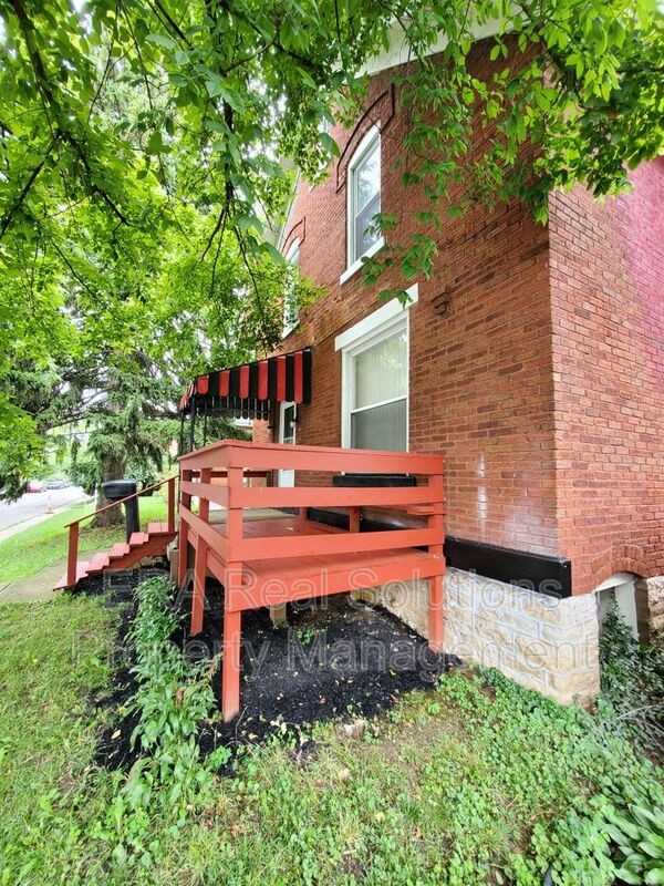 80 S Warren Ave - Photo 3 of 19