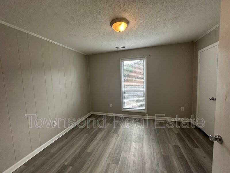 5853 - Photo 6 of 19