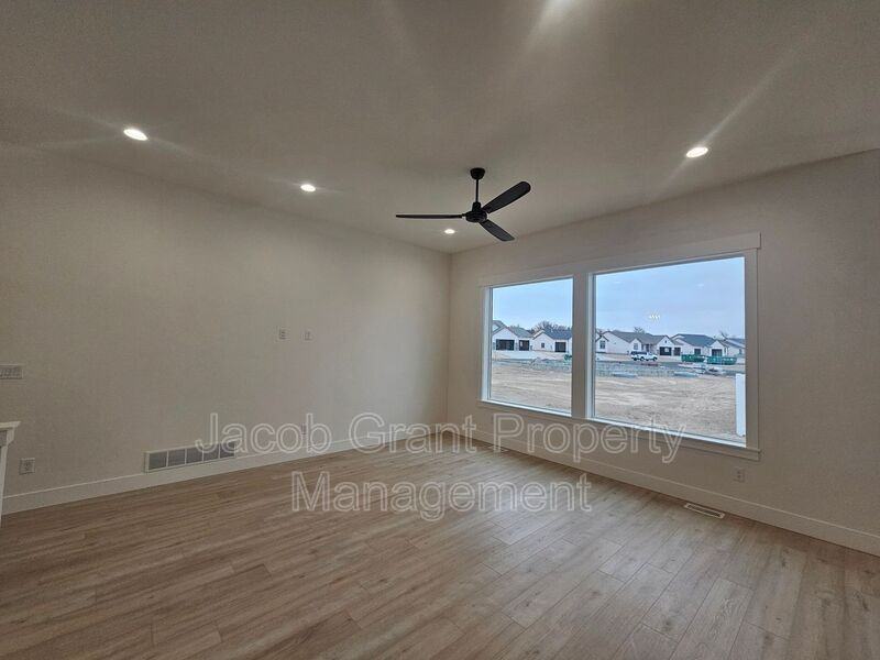 4602 Rustle Rd - Photo 2 of 20