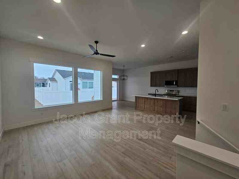 4602 Rustle Rd - Photo 3 of 20