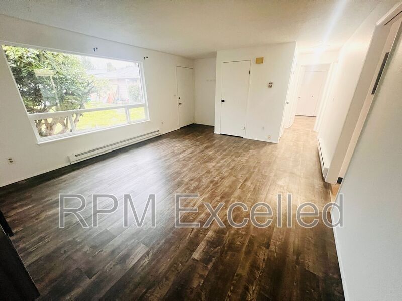 1526 29th St Se - Photo 3 of 9