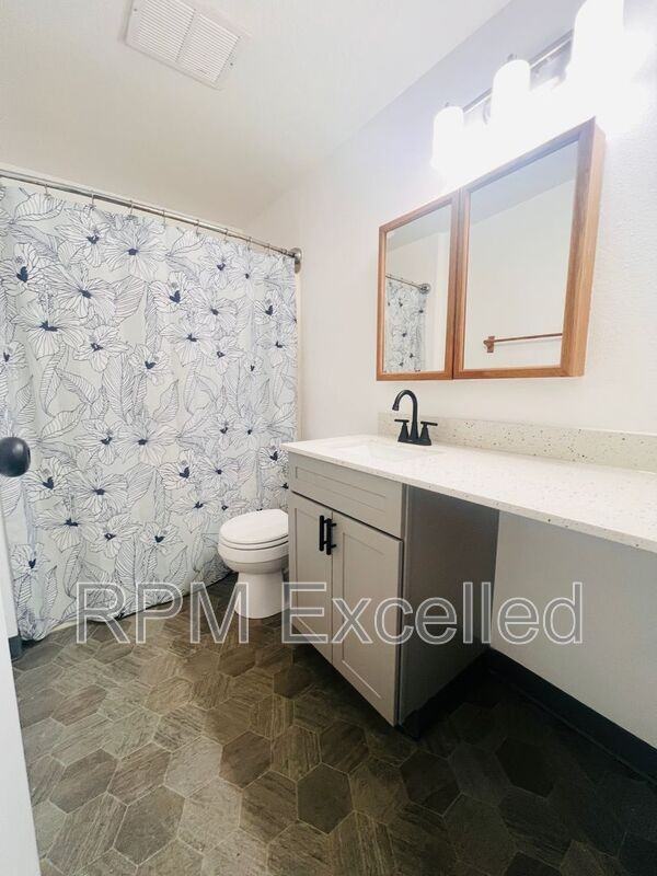 1526 29th St Se - Photo 6 of 9