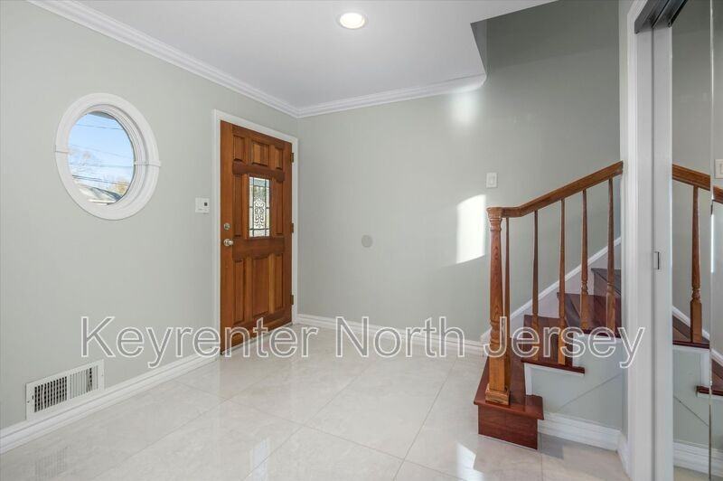 89 Vivian Ave - Photo 3 of 23