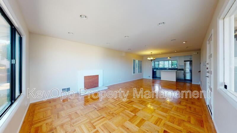 366 Valencia Dr - Photo 2 of 20