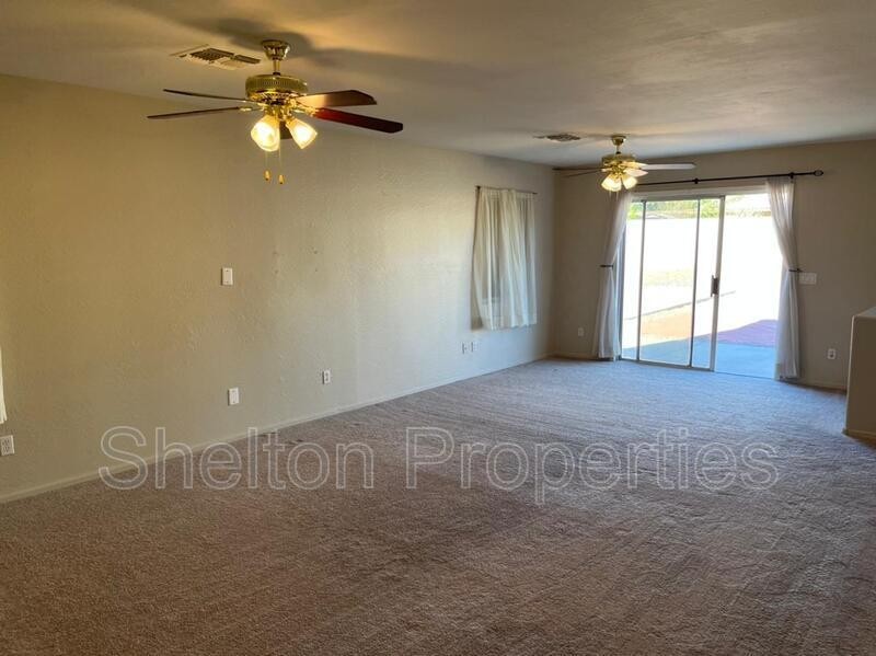 12532 W Myer Ln - Photo 4 of 17