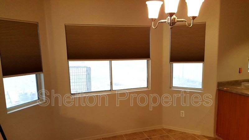 12532 W Myer Ln - Photo 5 of 17