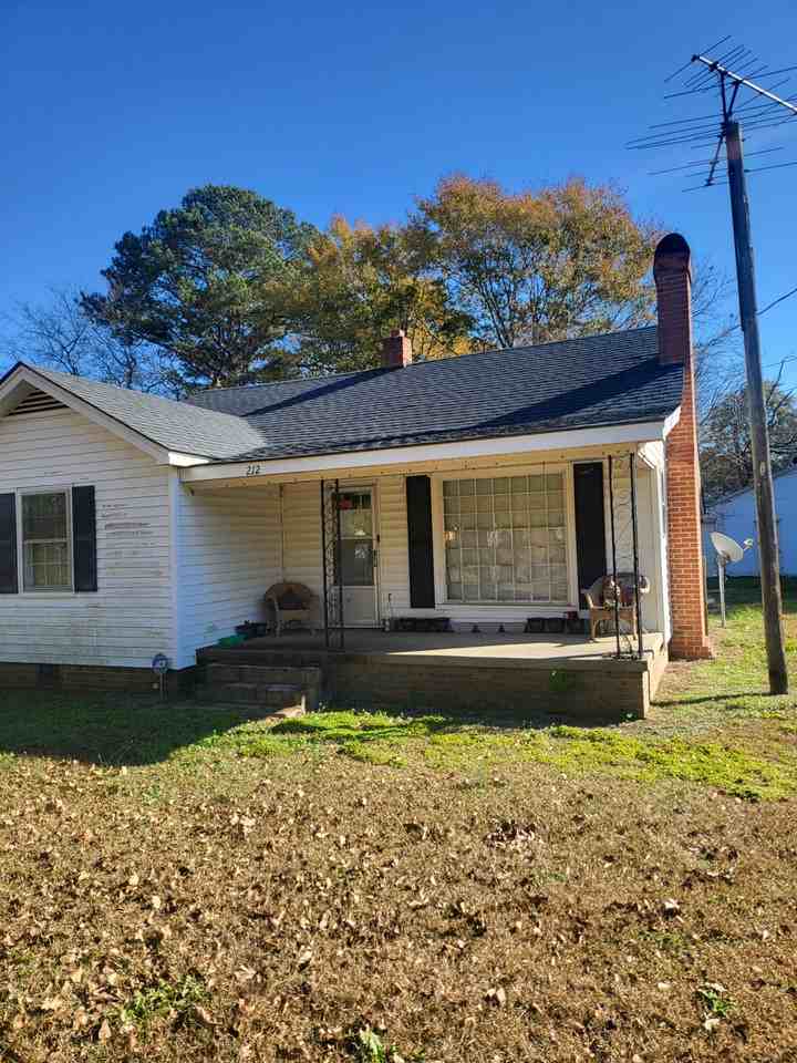 212 Moore St - Photo 3 of 16