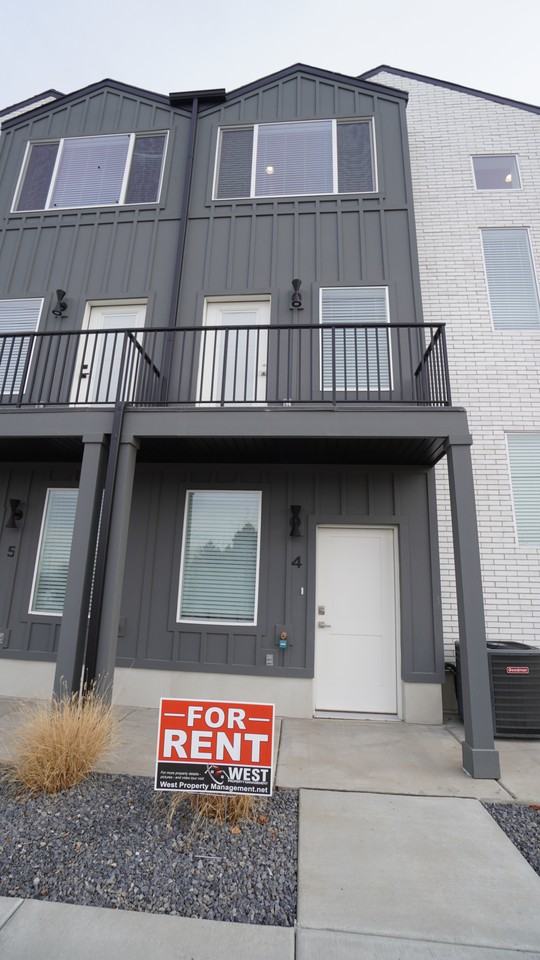 2925 S Highwayste #4 - Photo 2 of 26