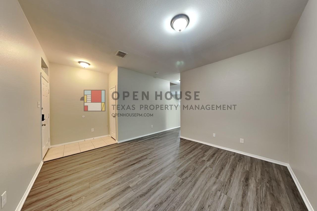 3116 Deleon Dr - Photo 3 of 21