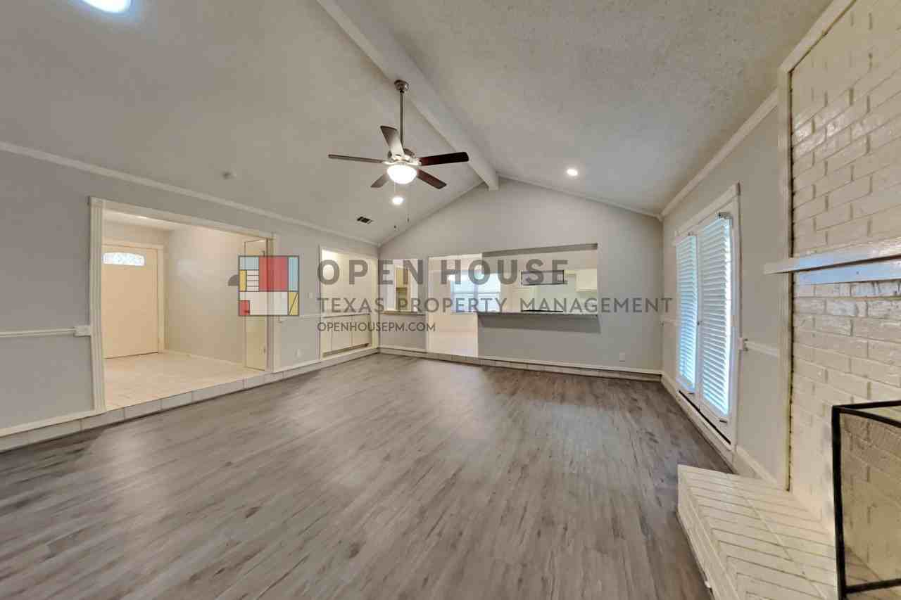 204 Meadowhill Dr - Photo 3 of 18