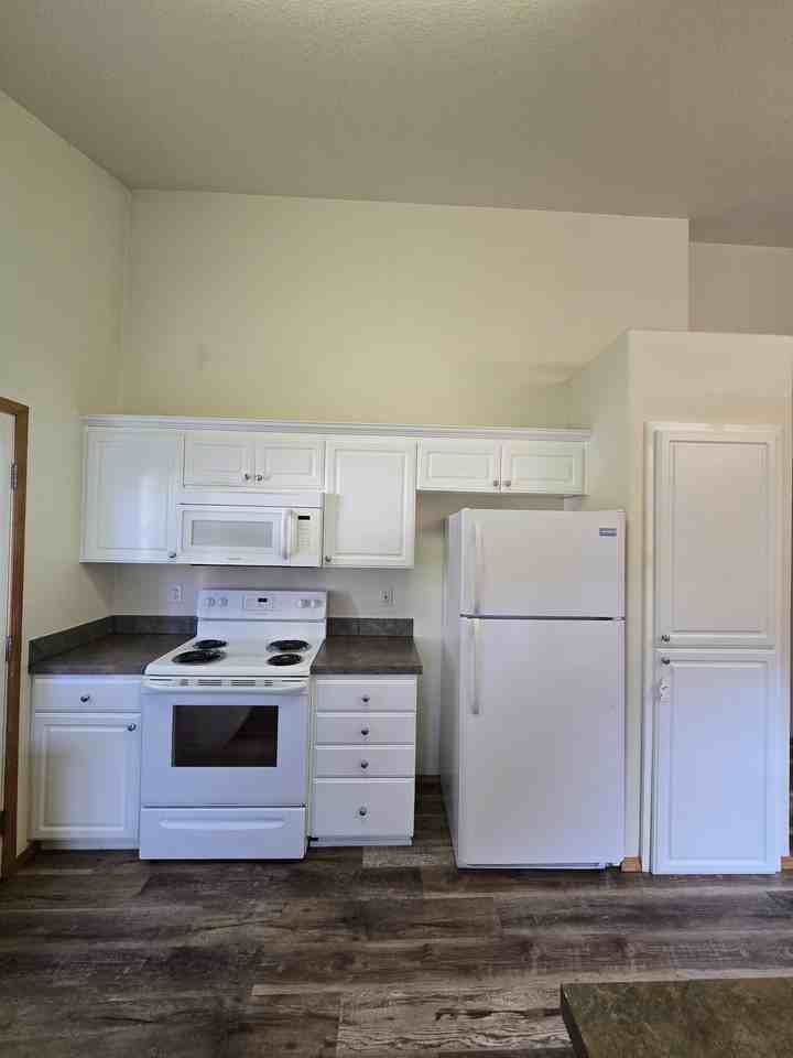 135 S Quadrant St - Photo 2 of 31