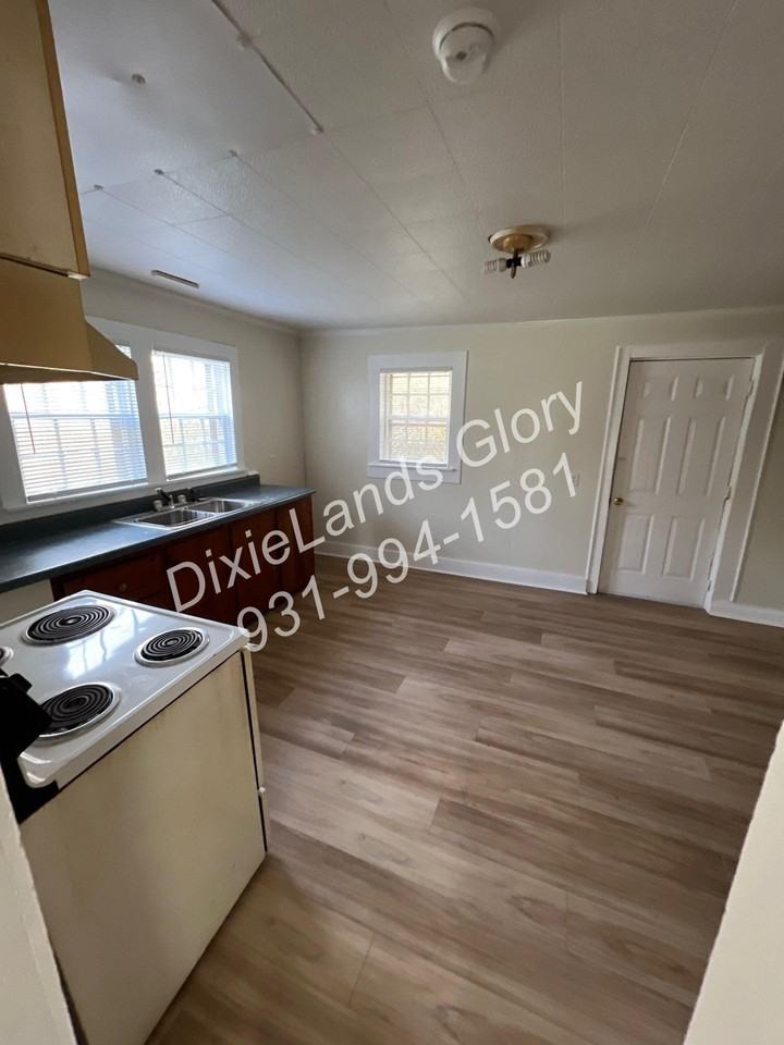 224 Webb Ave - Photo 6 of 18