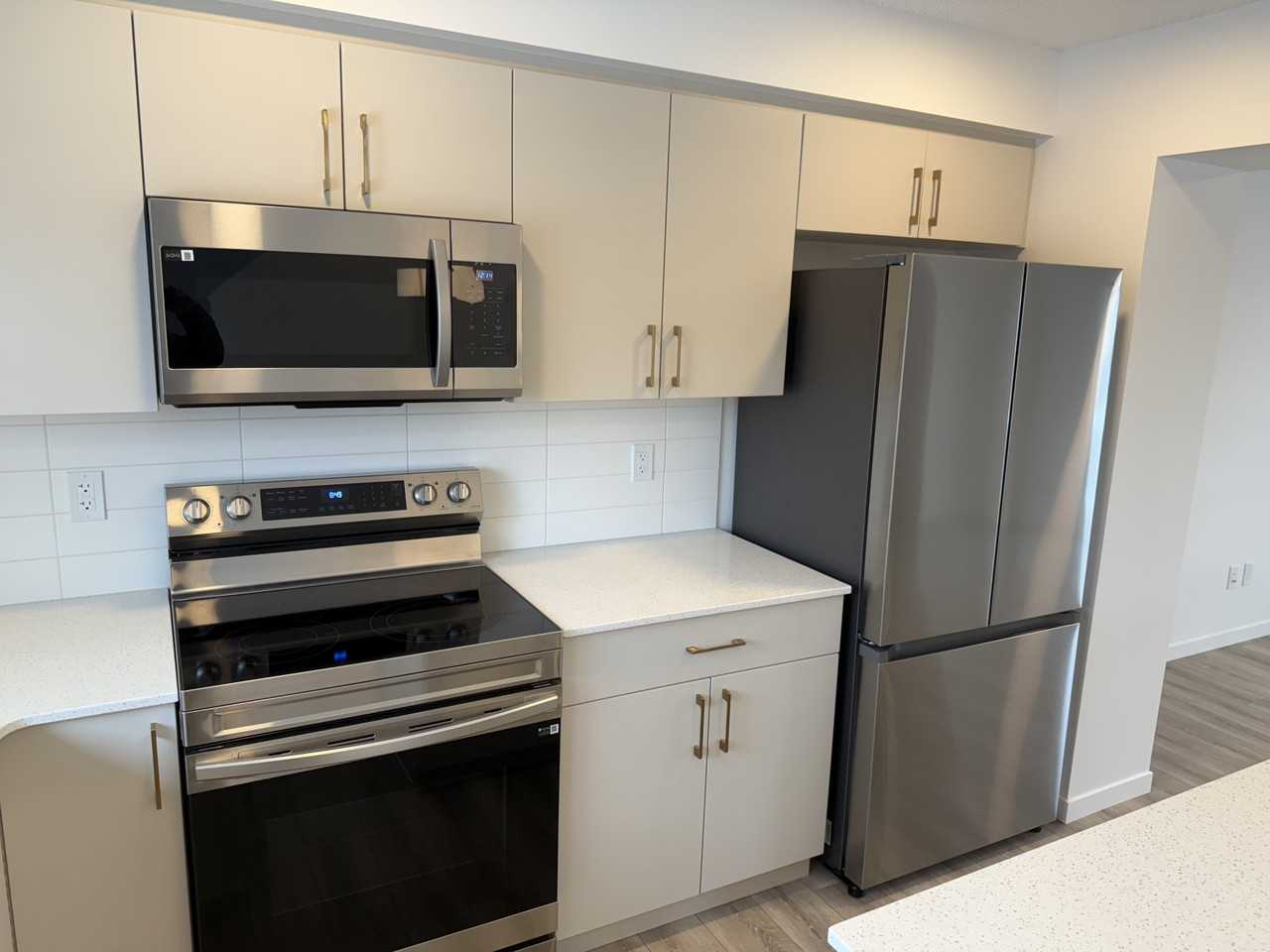 1025 56 St Nw - Photo 2 of 28