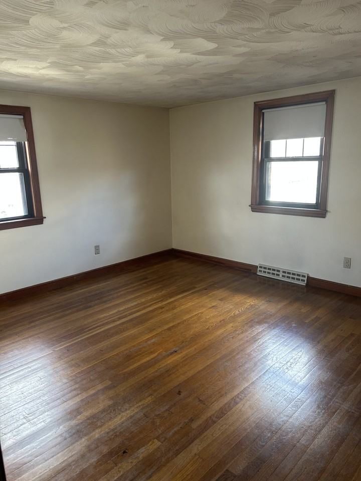 43 Johnson Pl - Photo 3 of 15