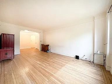 8412 35Th Ave - Photo 2 of 5