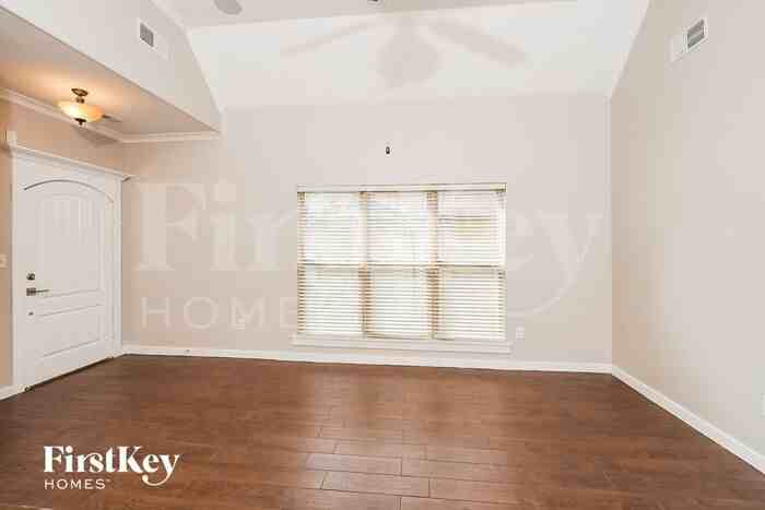 124 Sharpe St - Photo 3 of 15