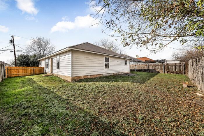 403 Lydia Ln - Photo 2 of 15