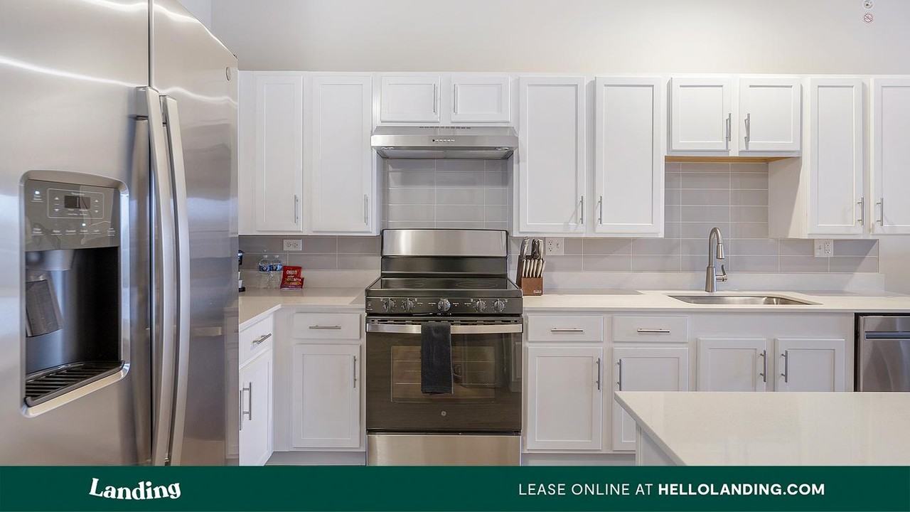 8900 Archer Ave - Photo 5 of 50