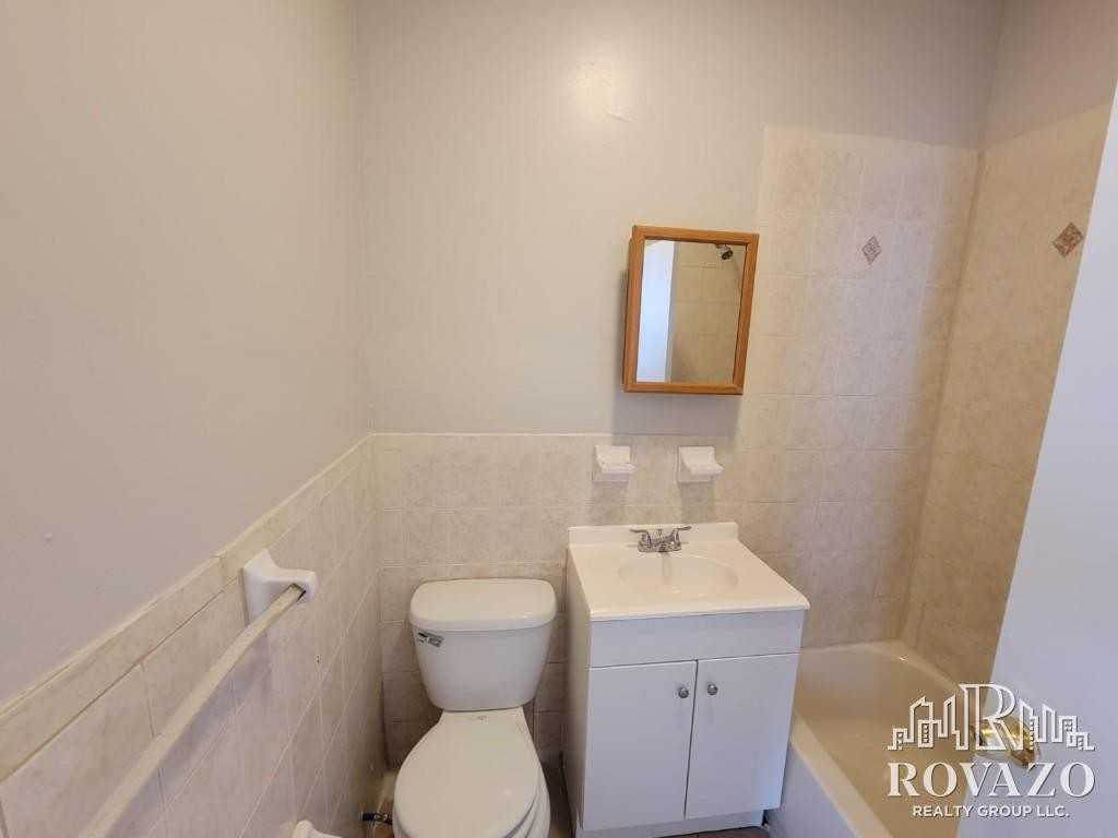 210 Columbia Avenue #1R - Photo 2 of 8