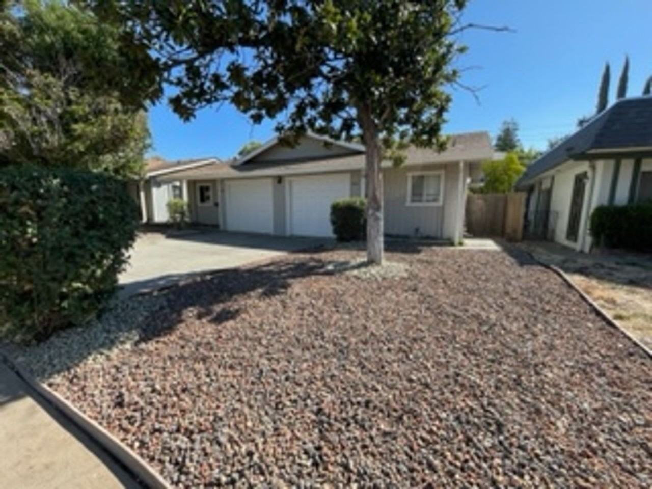 1116 Clinton Rd - Photo 2 of 21