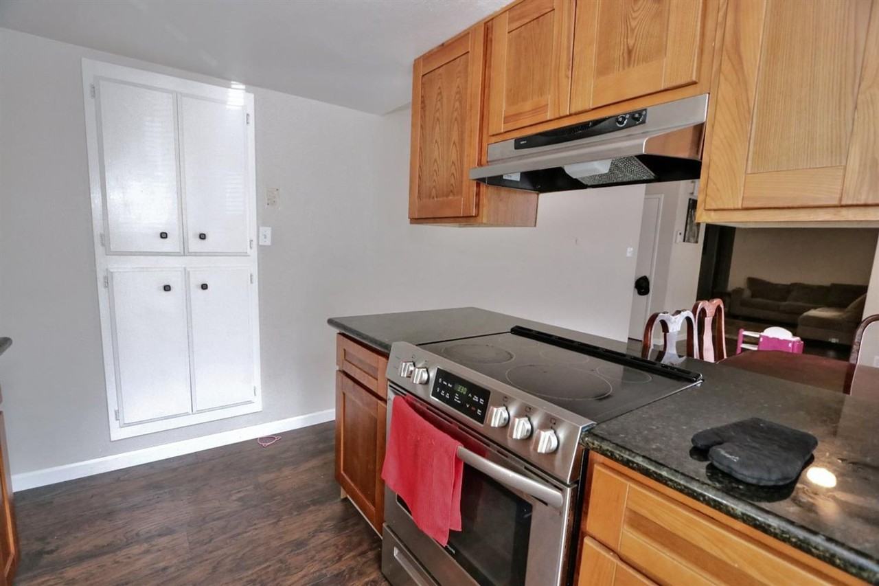 1116 Clinton Rd - Photo 5 of 21