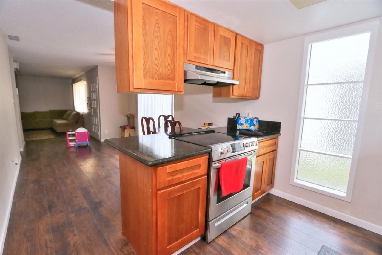 1116 Clinton Rd - Photo 6 of 21