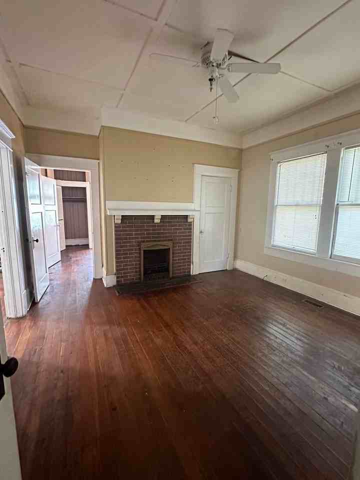 215 W Magnolia St - Photo 2 of 19