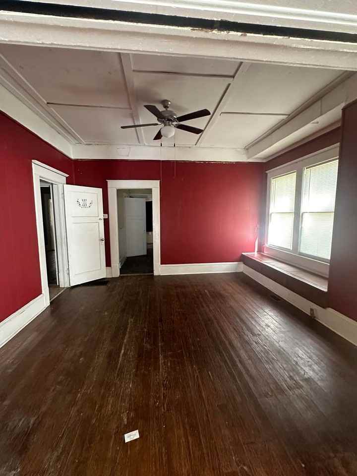 215 W Magnolia St - Photo 3 of 19