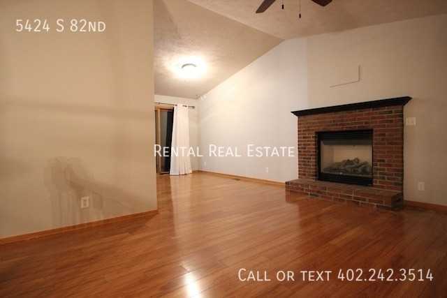 5424 S 82nd St - Photo 3 of 25