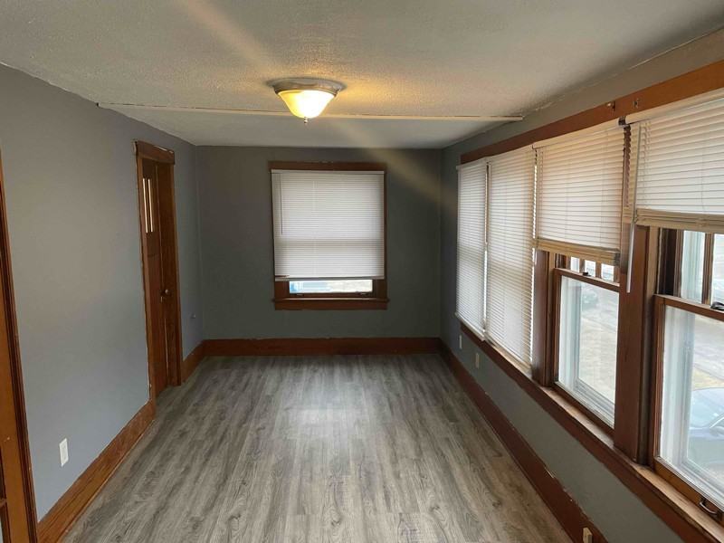 510 East - Photo 2 of 5