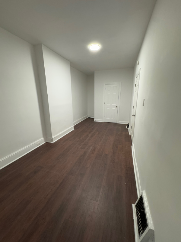 1114 W 4th St - Photo 3 of 15