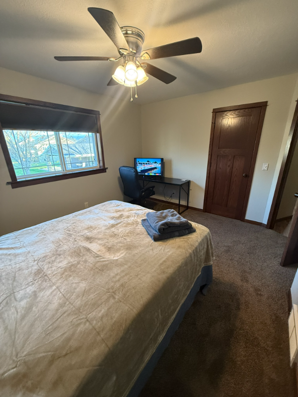 1311 Camelot Drive - Photo 4 of 17