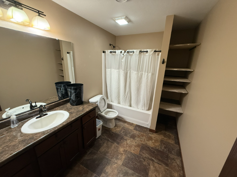 1311 Camelot Drive - Photo 6 of 17