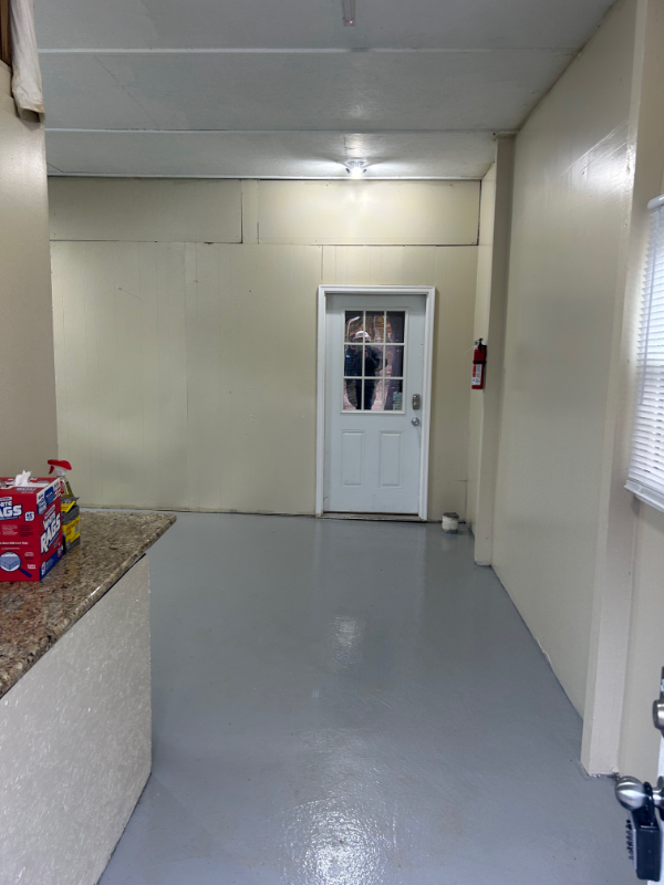 1217 Riverview Dr - Photo 3 of 9